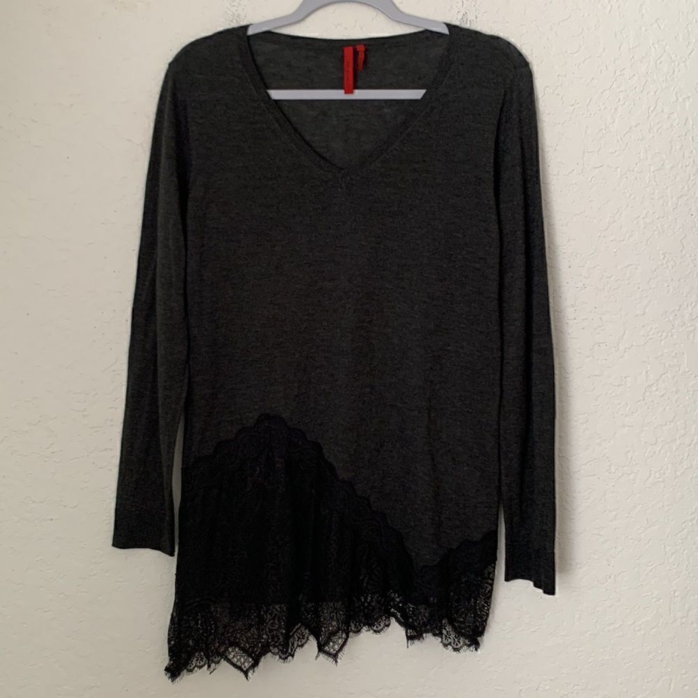 Love Scarlett Lightweight Long Sleeve V-Neck Gray Sweater Size L
